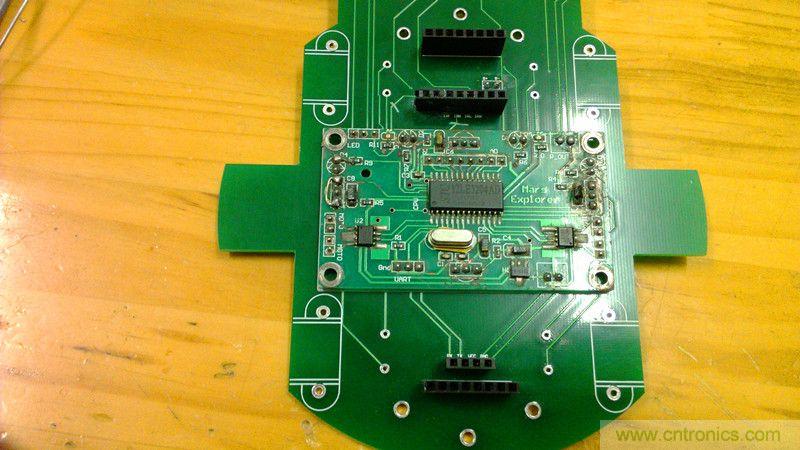 牛人力作！PCB版藍牙智能小車DIY