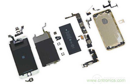 iPhone 6 Plus完全拆卸后可以看到，該產(chǎn)品在較小的空間容納了大量硬件。（來源：iFixit）
