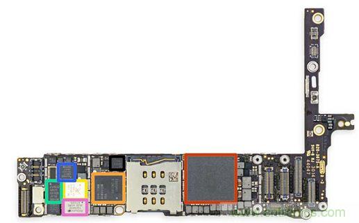 iPhone 6 Plus主板采用1GB RAM的蘋果A8 SoC作為核心部件。（來源：iFixit）