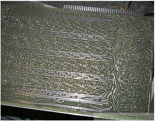 拆解也懷舊，讓人驚嘆的古董級可編程科學計算器 from 1966