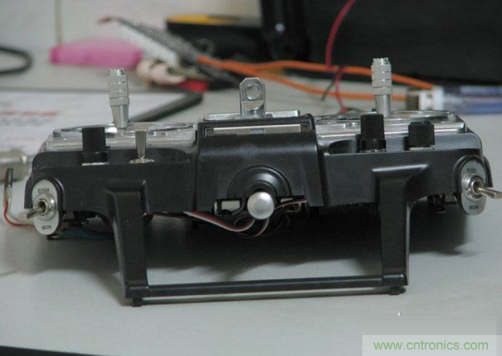 無人機(jī) DIY 制作全過程，酷得不要不要的！