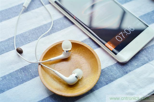 國產(chǎn)手機(jī)新標(biāo)桿-vivo Xplay5全面測(cè)評(píng)