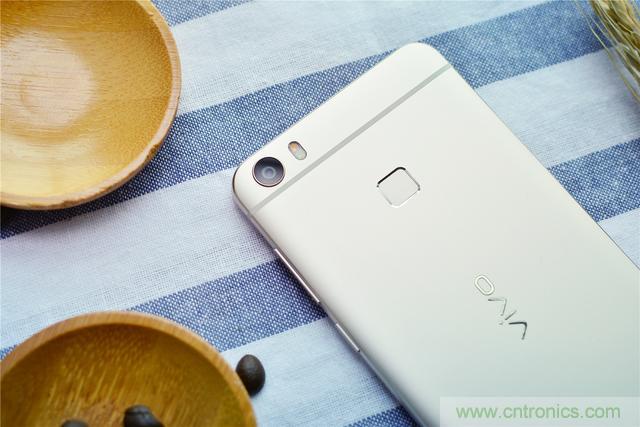 國產(chǎn)手機(jī)新標(biāo)桿-vivo Xplay5全面測(cè)評(píng)