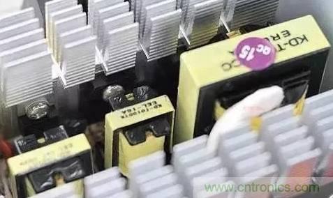 電源內部&ldquo;一目了然&rdquo;