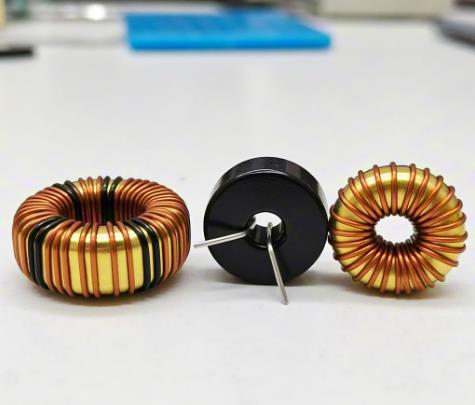 磁珠電感、磁環電感與色環電感：電磁濾波世界的三重變奏曲